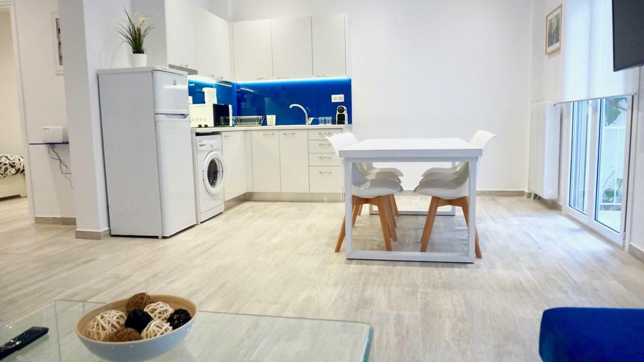 Modern & Central Apt In Афіни Екстер'єр фото