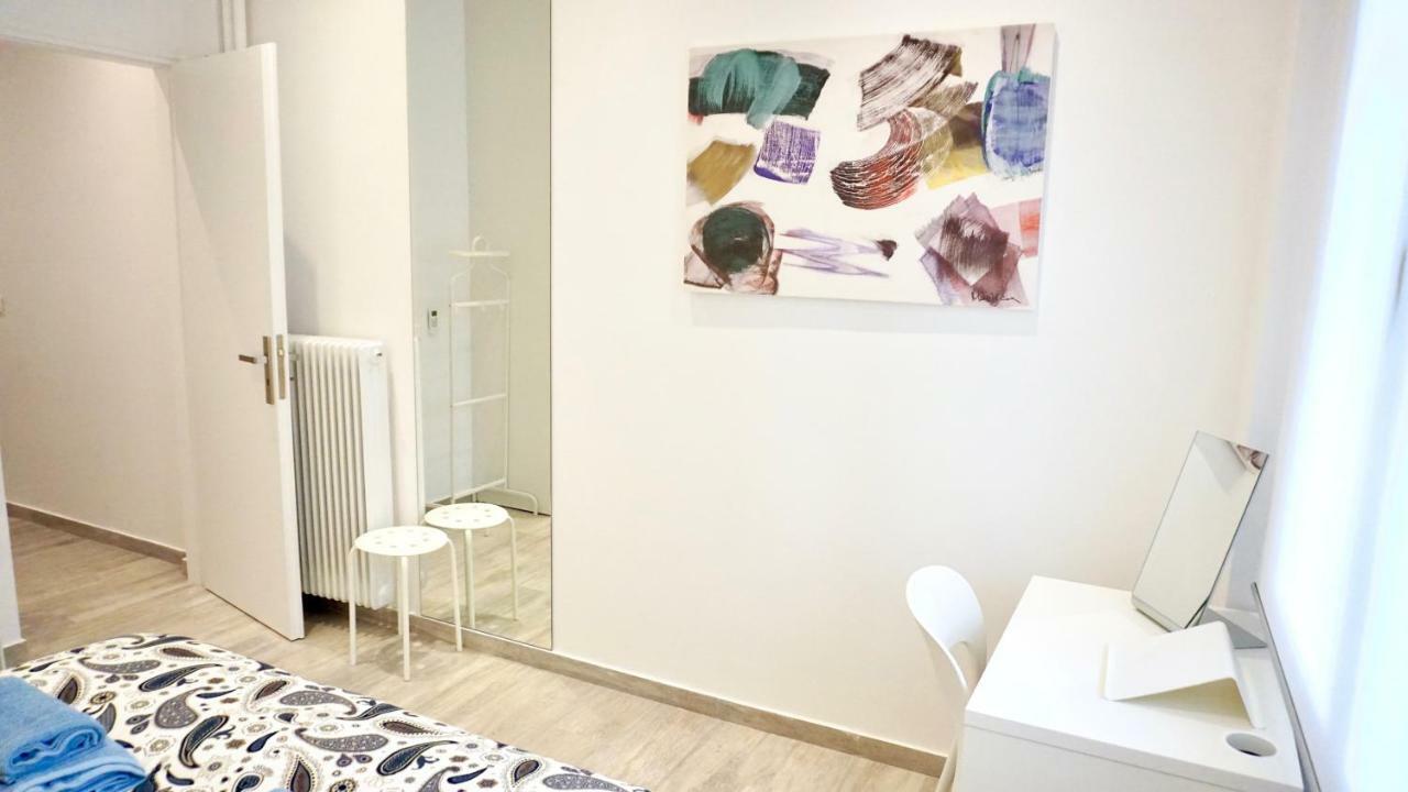 Modern & Central Apt In Афіни Екстер'єр фото