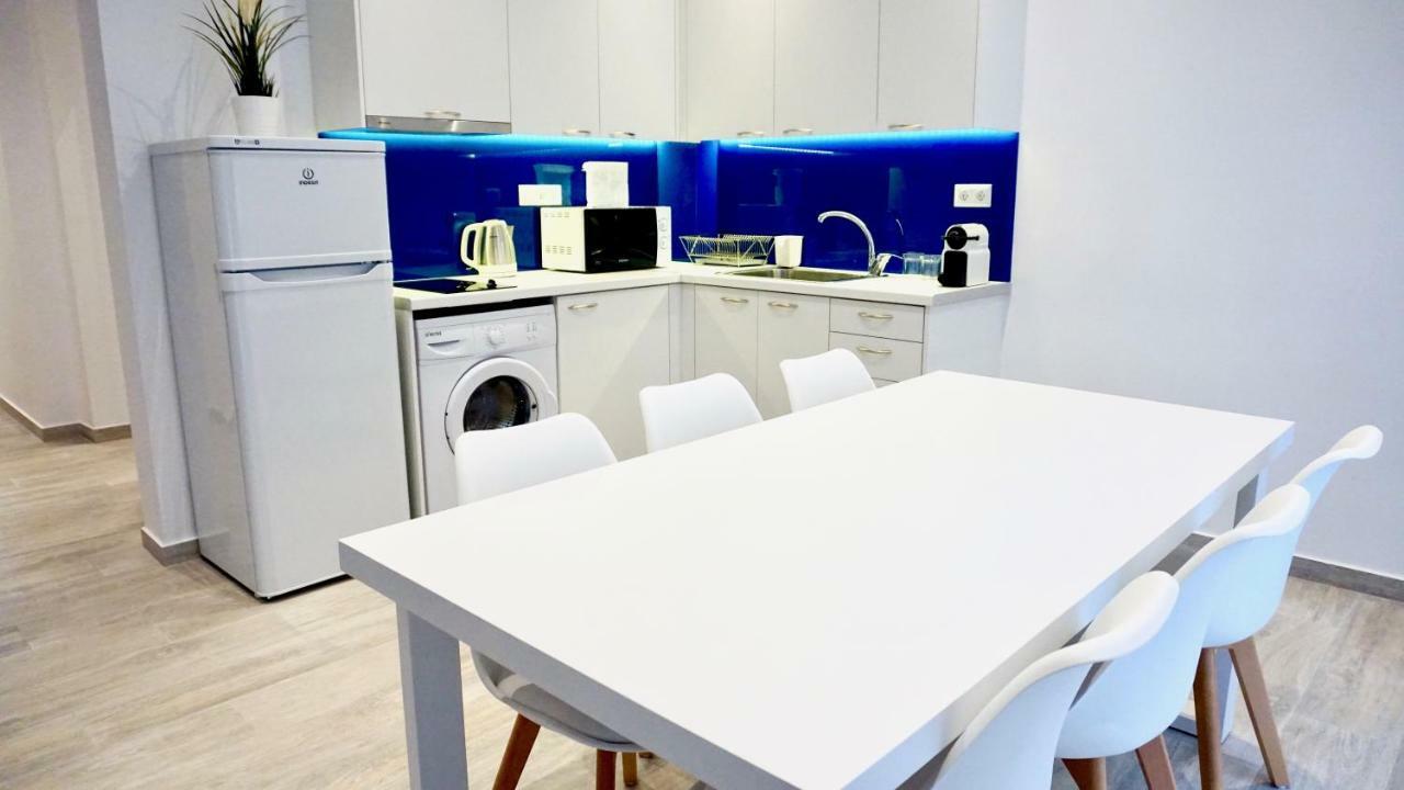 Modern & Central Apt In Афіни Екстер'єр фото
